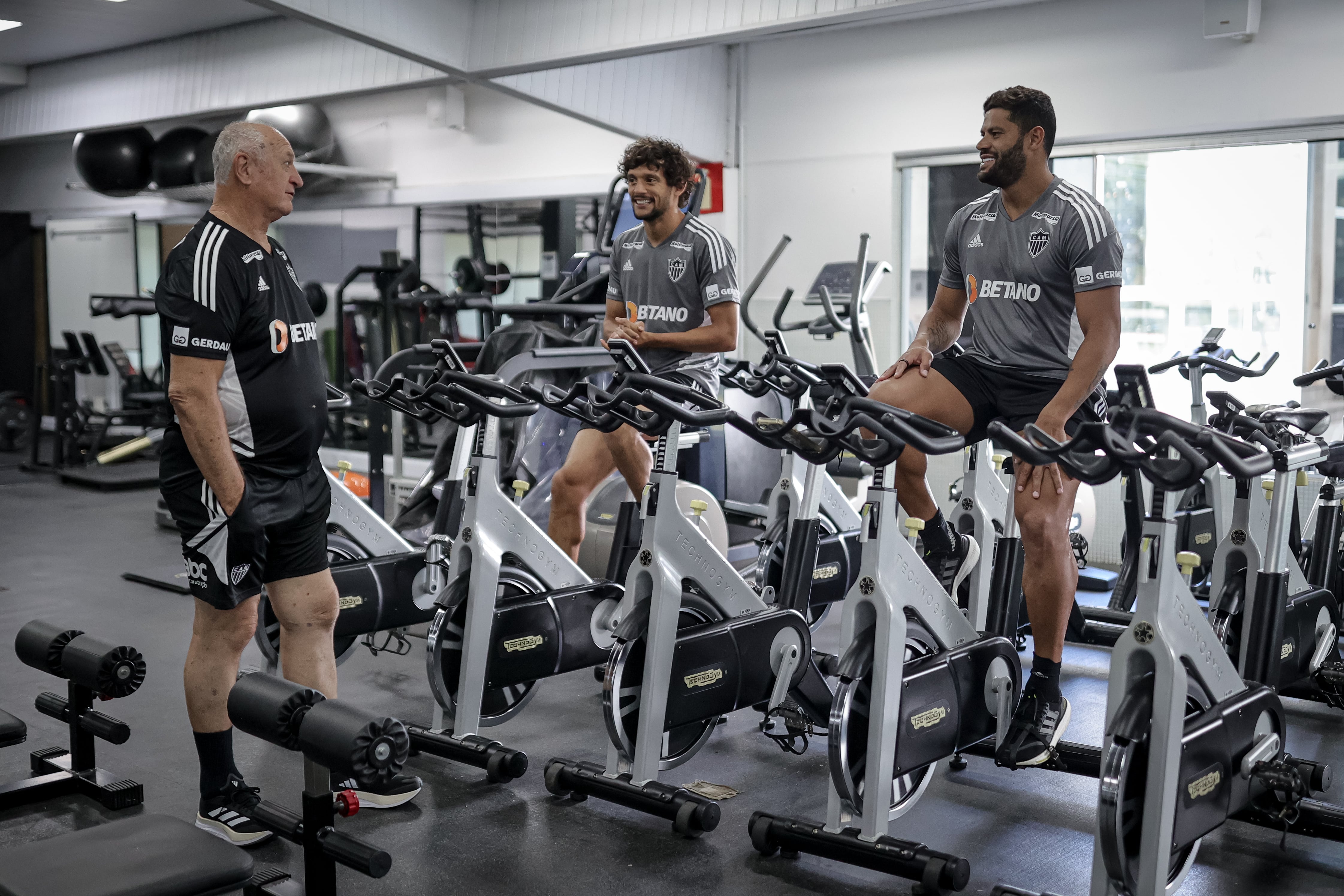 Scarpa fala de rela&ccedil;&atilde;o com Felip&atilde;o e rasga elogios ao elenco do Atl&eacute;tico-MG: &lsquo;Qualidade indiscut&iacute;vel&rsquo;