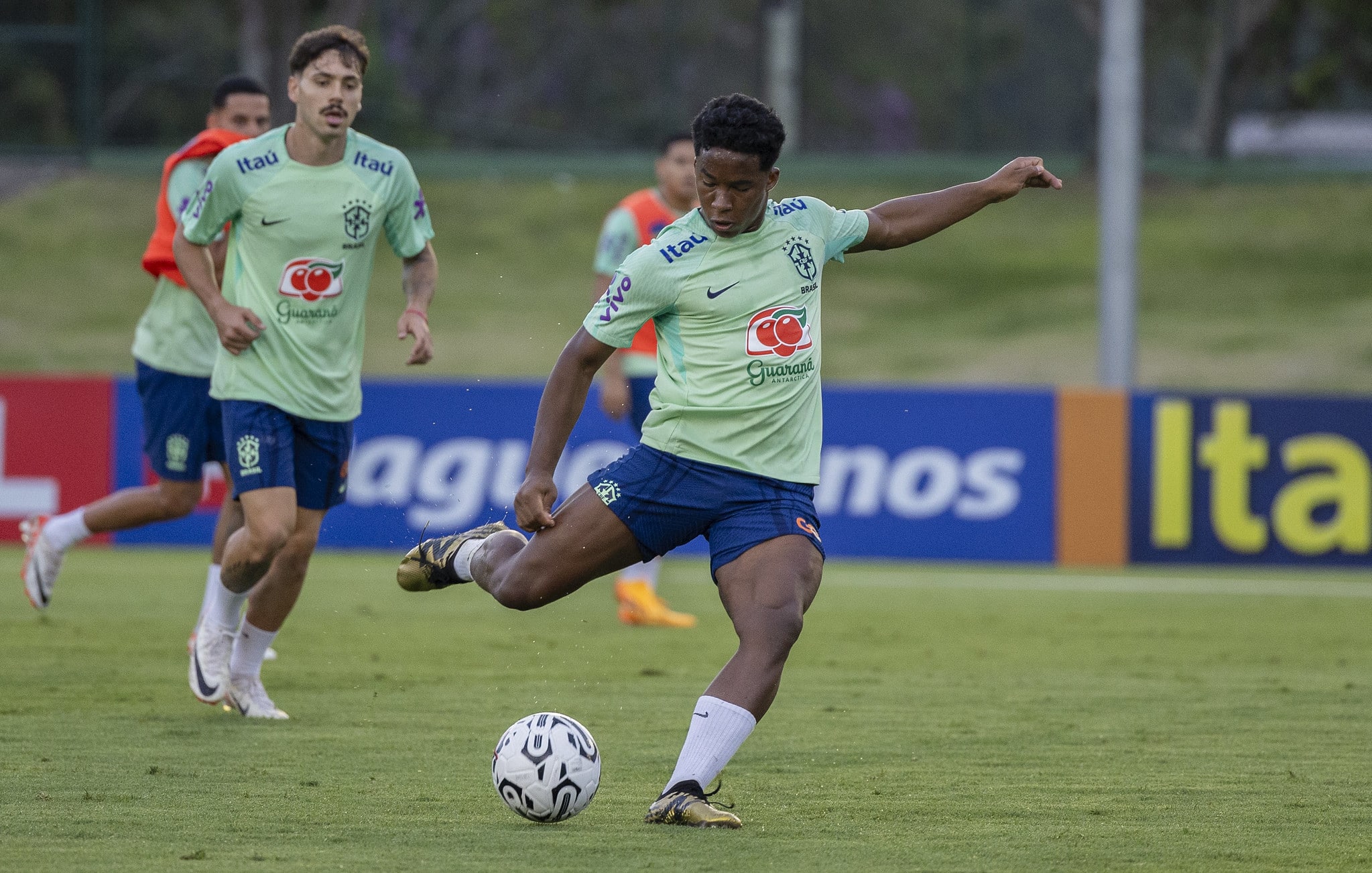 Endrick d&aacute; (mais uma) amostra de que entende o seu tamanho, agora pela sele&ccedil;&atilde;o sub-23