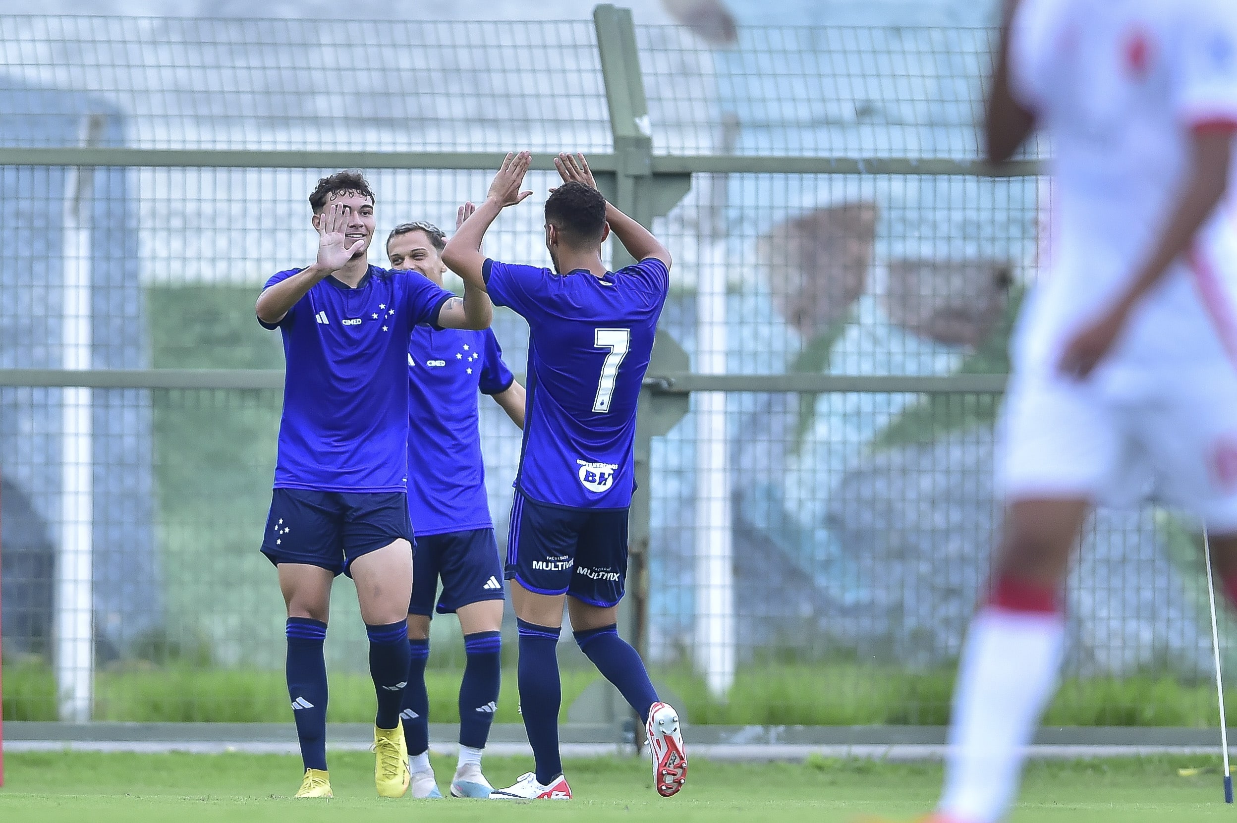 Cruzeiro desencanta, aplica maior goleada da Copinha e avan&ccedil;a na lideran&ccedil;a do grupo