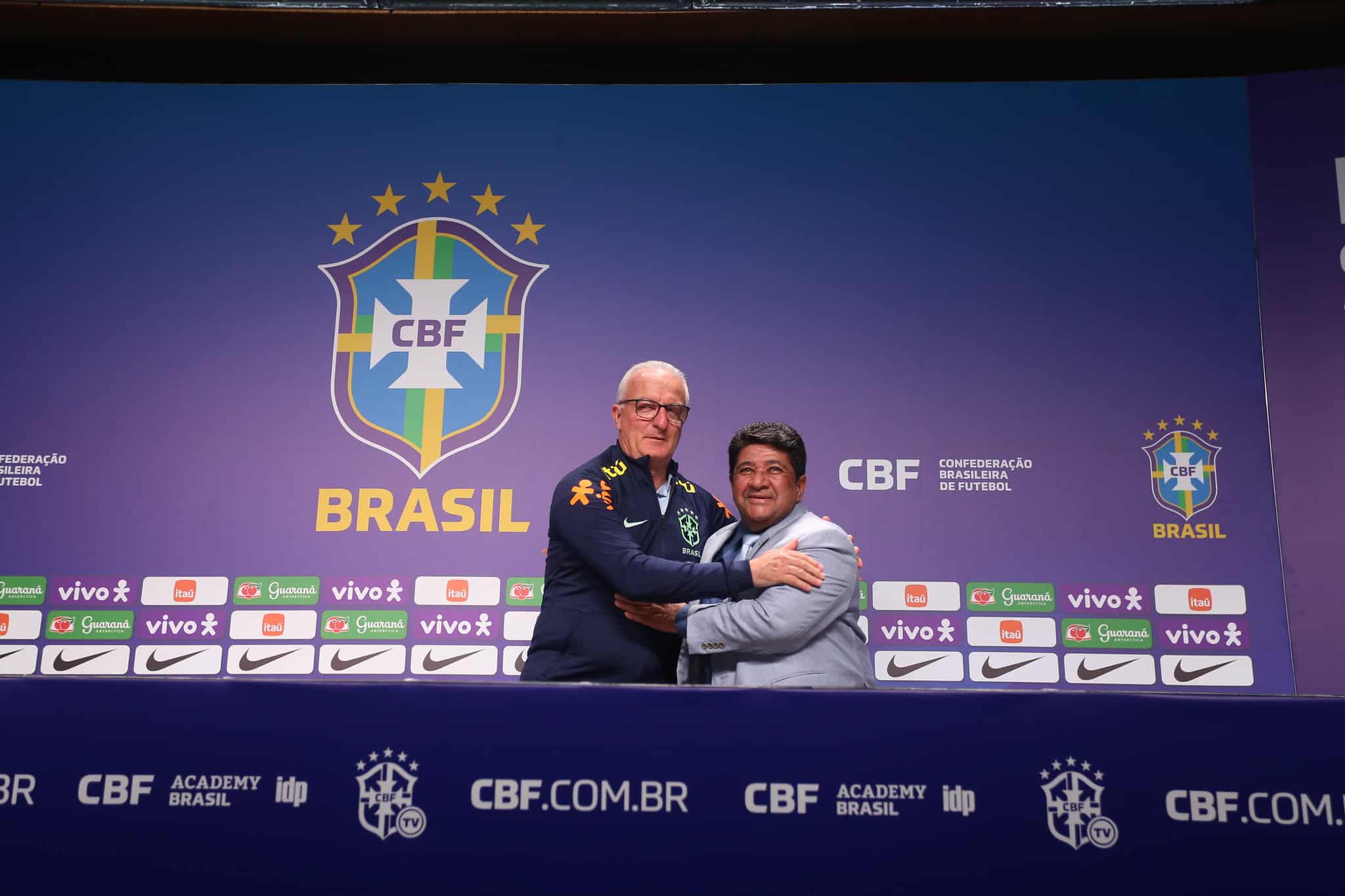 Apresentado, Dorival J&uacute;nior j&aacute; trabalha com a CBF para definir primeiros nomes na Sele&ccedil;&atilde;o