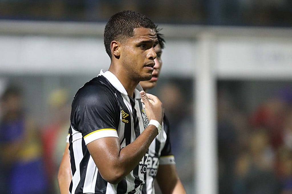 De virada, mas tranquilo: Santos elimina o &Aacute;gua Santa e se garante nas oitavas de final da Copinha