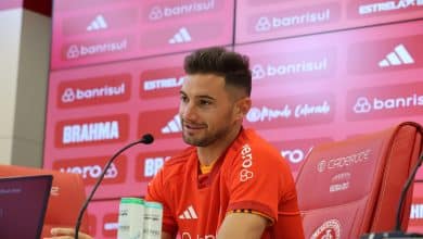 Um motivado e recuperado Lucas Alario foi apresentado pelo Internacional