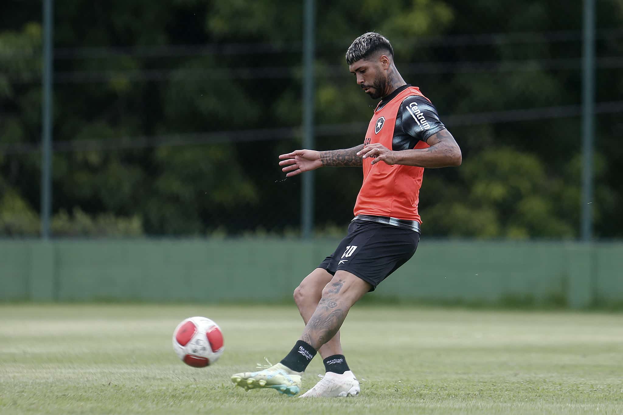 A dois dias da estreia, Ferj muda regra do Carioca e Botafogo se d&aacute; bem