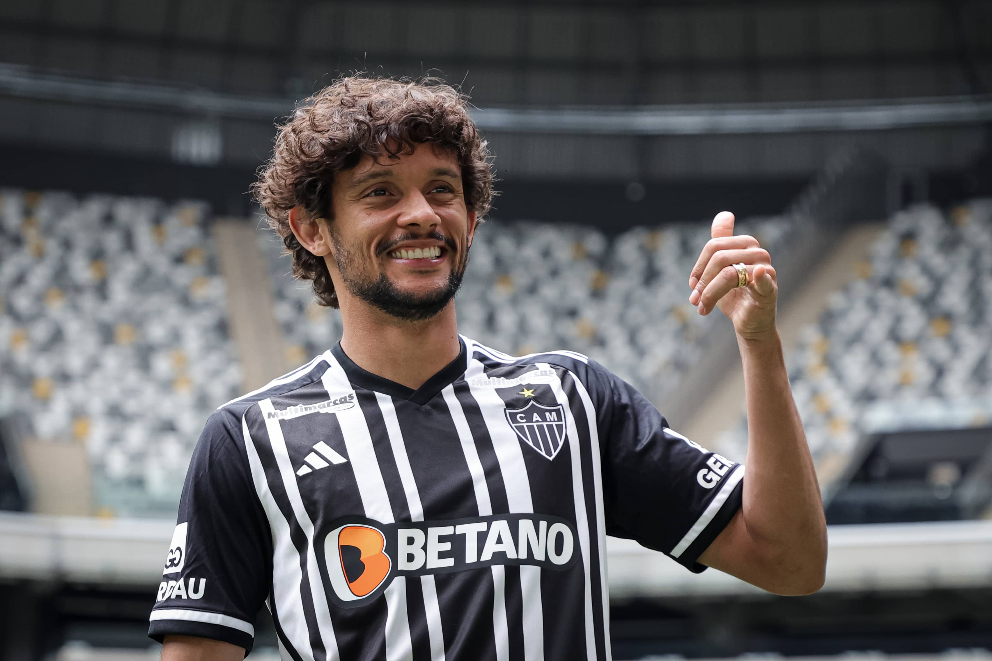 Paulinho e Arana s&atilde;o os exemplos de Scarpa no Atl&eacute;tico-MG ap&oacute;s passagem ruim na Europa