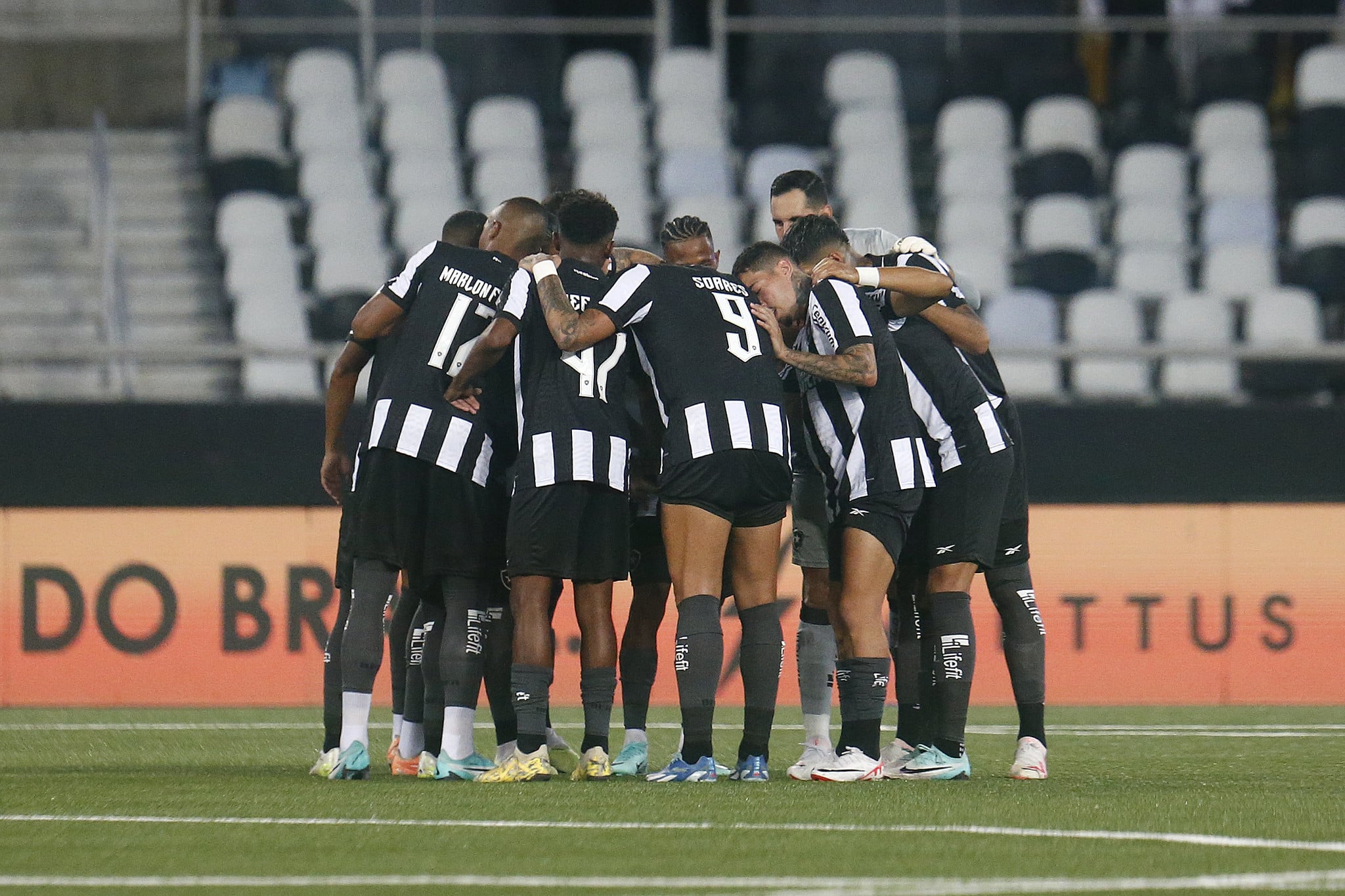 Contra o Bangu, Tiago Nunes vai intensificar testes no time do Botafogo de olho na Libertadores