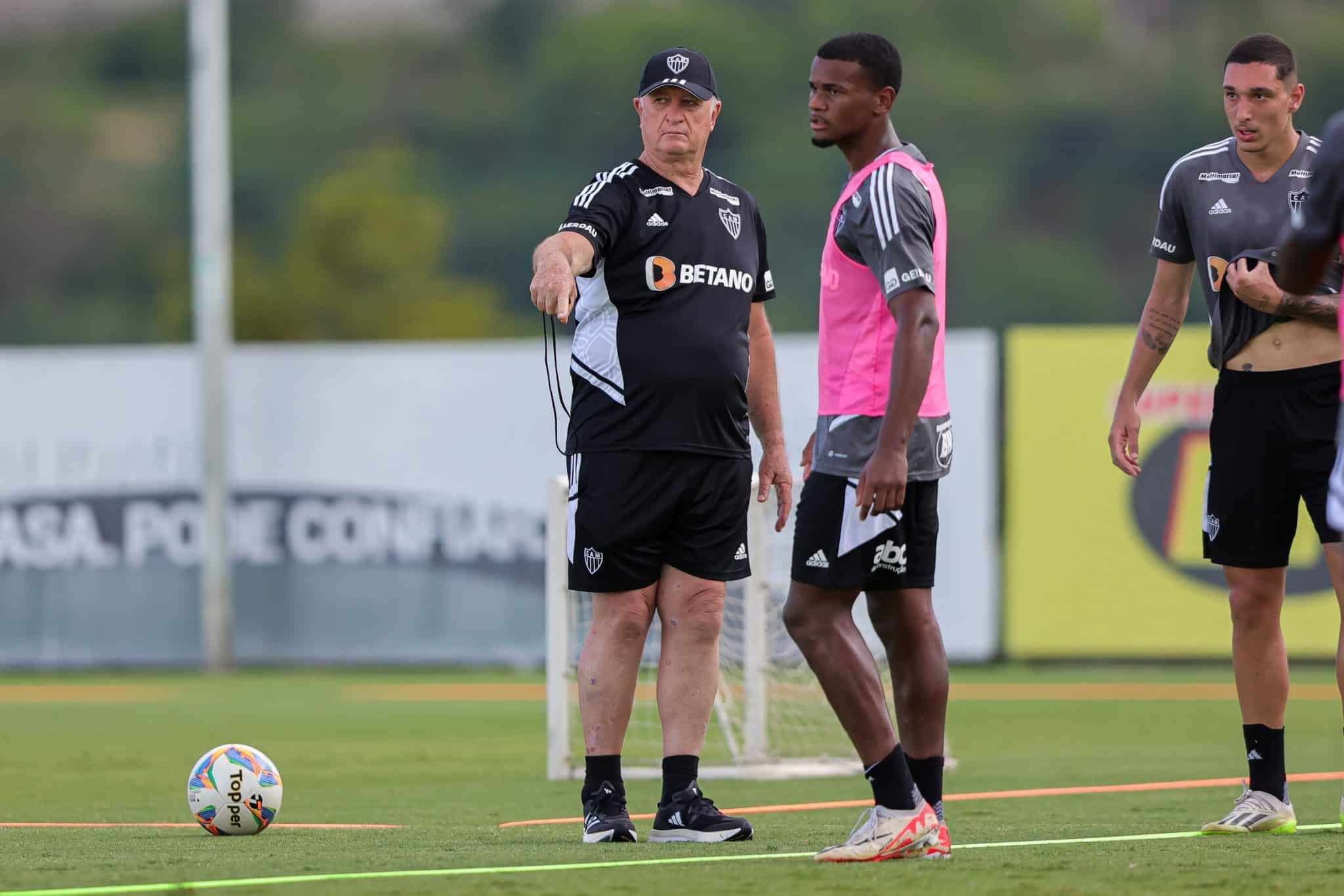 E a base? Felip&atilde;o faz promessa sobre jovens do Atl&eacute;tico-MG e celebra renova&ccedil;&atilde;o de Isaac