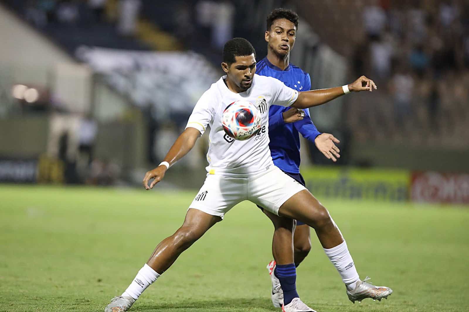 Jo&atilde;o Victor atacante da base do Santos 