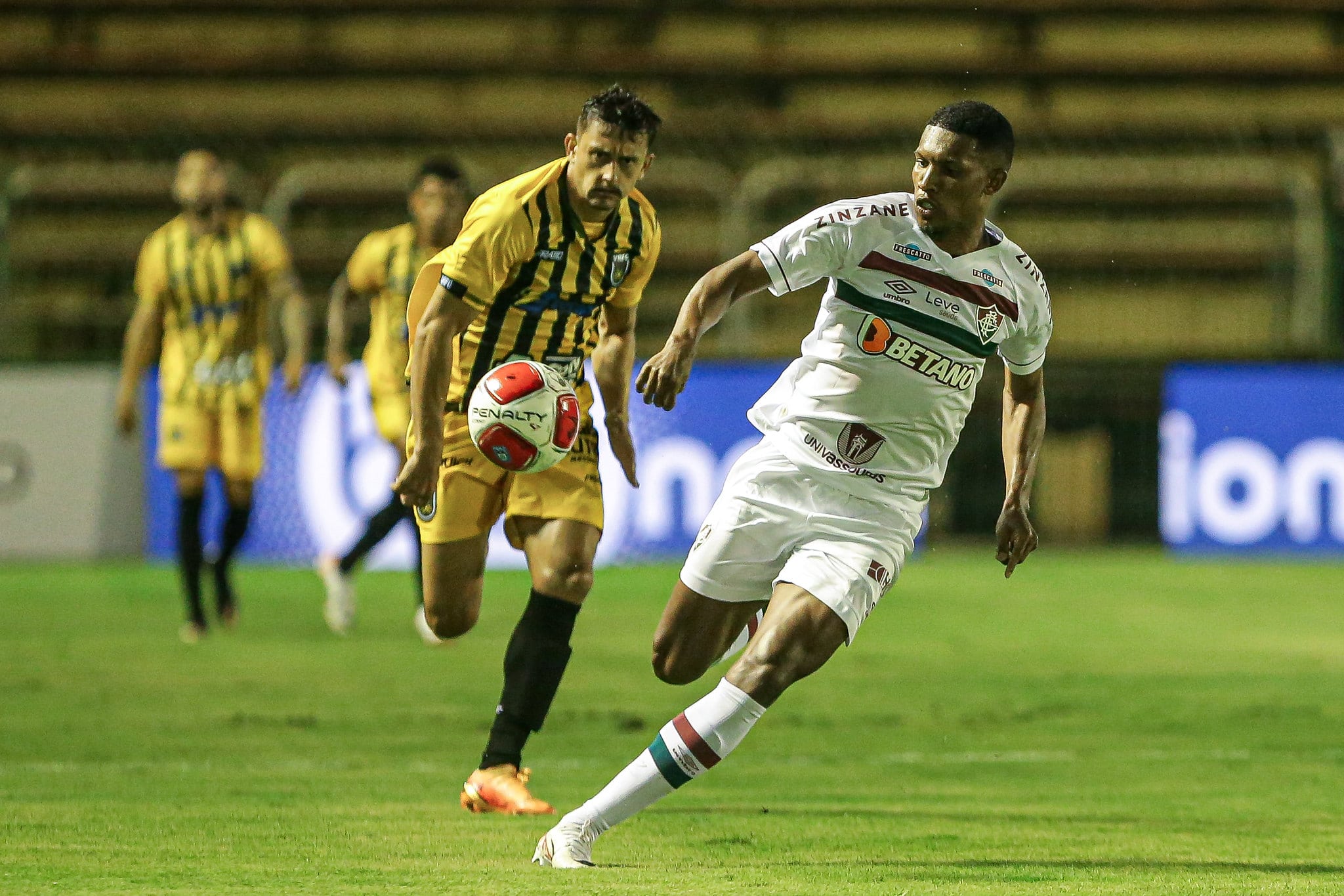 Sem titulares e Diniz, Fluminense cede empate no fim para o Volta Redonda na estreia no Carioca