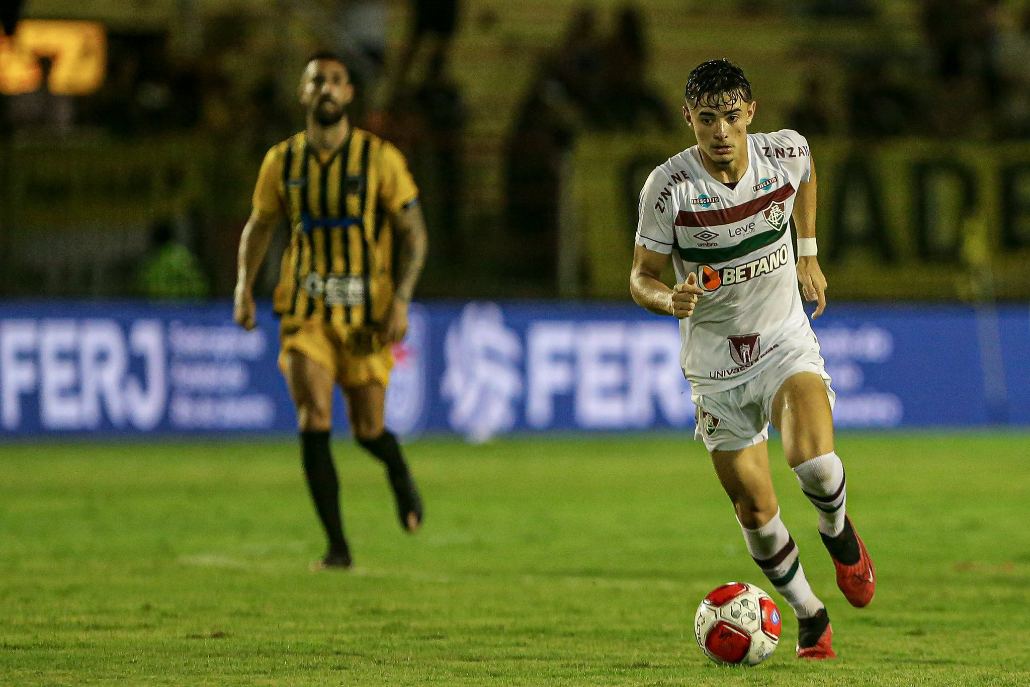 Felipe Andrade contou com Diniz, Marc&atilde;o e at&eacute; les&atilde;o para &lsquo;achar&rsquo; posi&ccedil;&atilde;o e se destacar no Fluminense