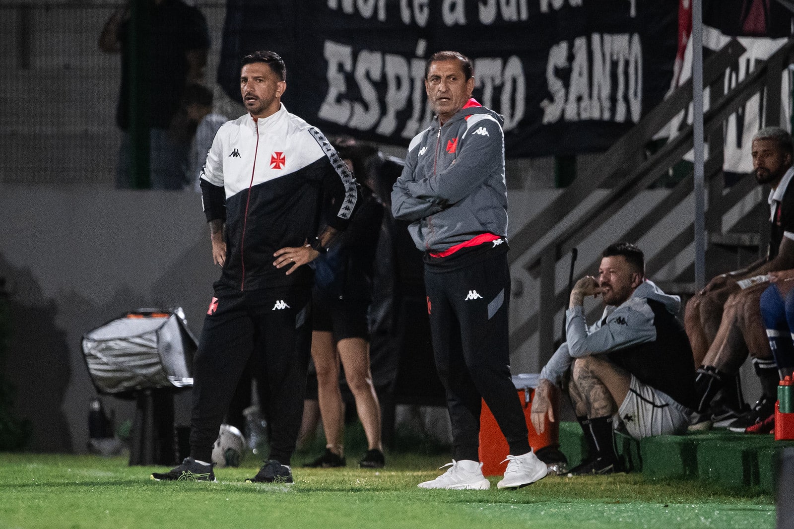 Primeiro teste do Vasco no ano exp&otilde;e car&ecirc;ncias do elenco e auxiliar fala sobre busca por refor&ccedil;os