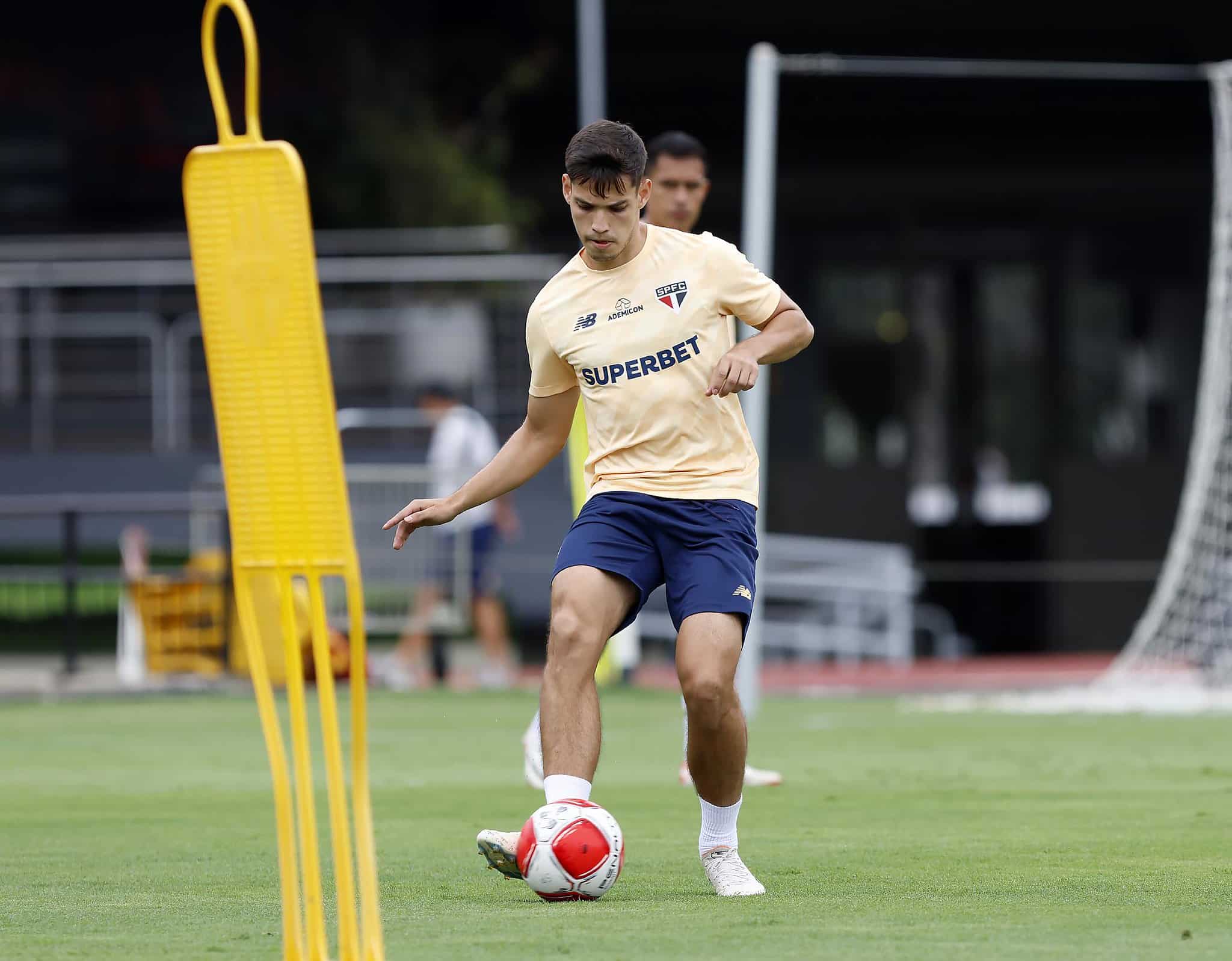 &lsquo;Estrear no Morumbi seria lindo&rsquo;: Bobadilla enfim far&aacute; sua primeira partida pelo S&atilde;o Paulo