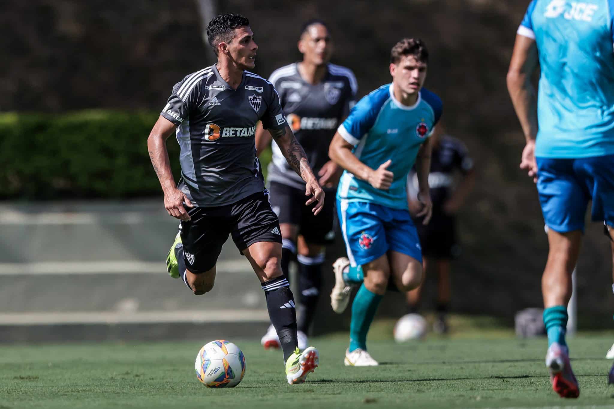 Nova forma&ccedil;&atilde;o indicada por Felip&atilde;o no Atl&eacute;tico-MG tem mais contras do que pr&oacute;s &ndash; pelo menos no momento