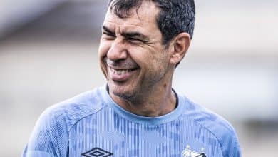 Pesadelo do palmeirense, Carille come&ccedil;a a pensar na estrat&eacute;gia do Santos para o cl&aacute;ssico e quer bola com Giuliano