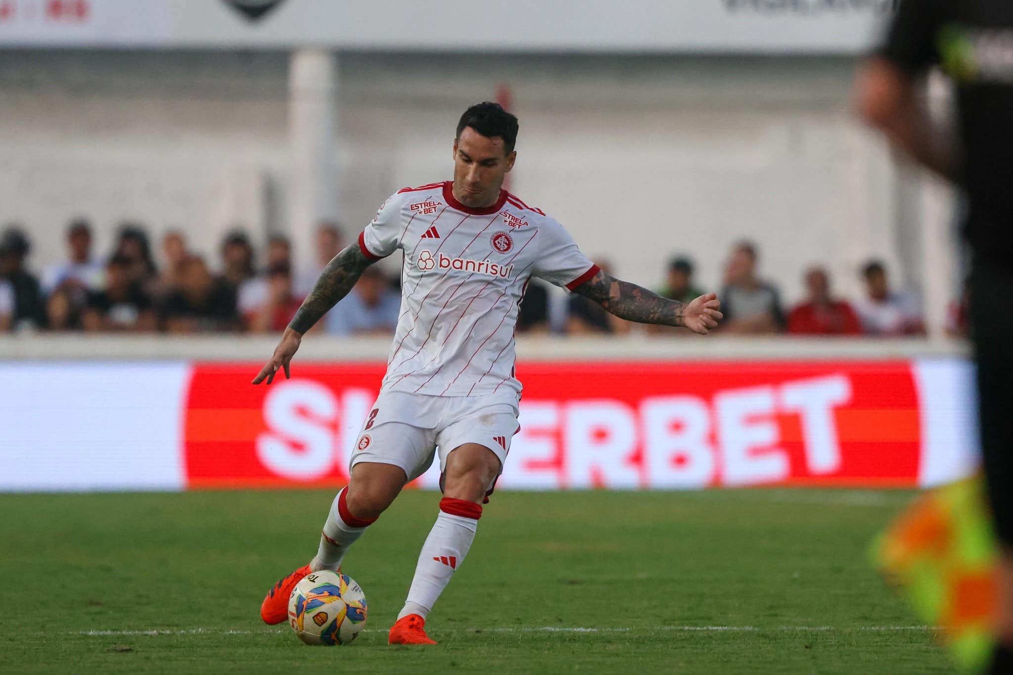 Acusado de abuso sexual na Espanha, Hugo Mallo, do Internacional, ser&aacute; julgado em julho