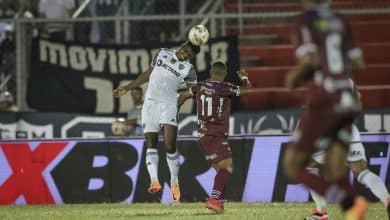O gramado alto s&oacute; n&atilde;o castigou mais o Atl&eacute;tico-MG do que a bola a&eacute;rea na estreia com derrota no Mineiro