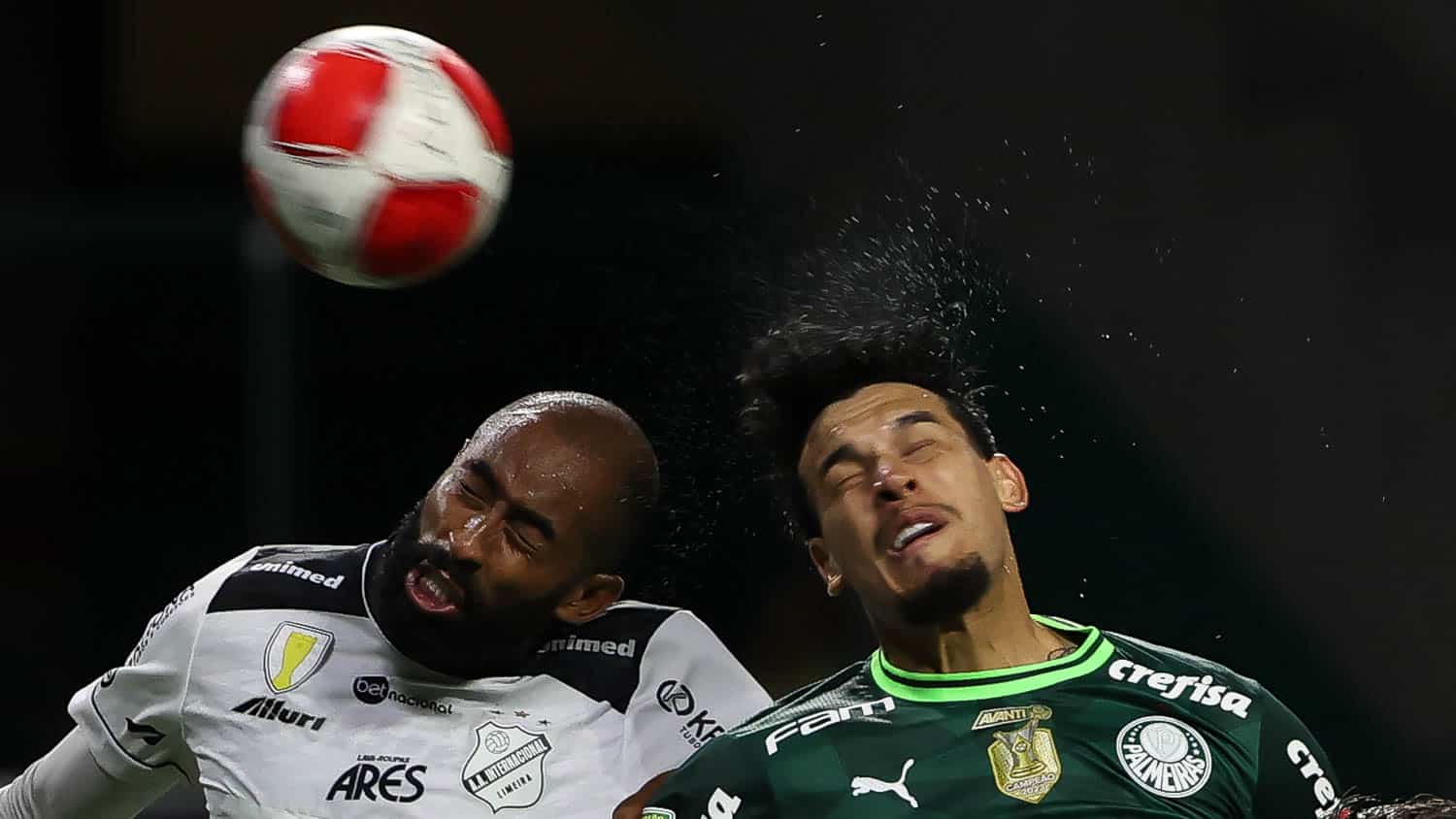 Em meio a parafusos a apertar, o que j&aacute; funcionava d&aacute; tilt: O que acontece com a defesa do Palmeiras?