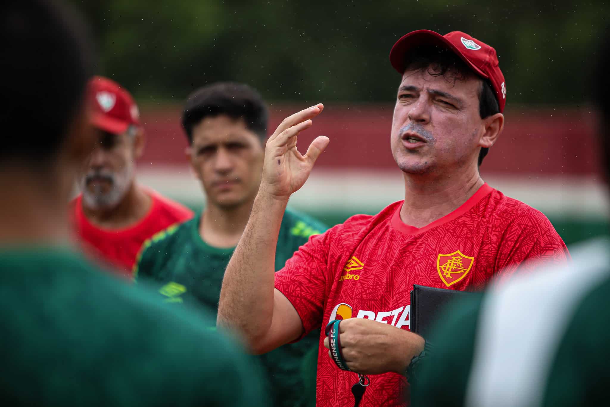 Ap&oacute;s conversa com veteranos, Diniz muda planejamento, e Fluminense ter&aacute; titulares contra o Bangu