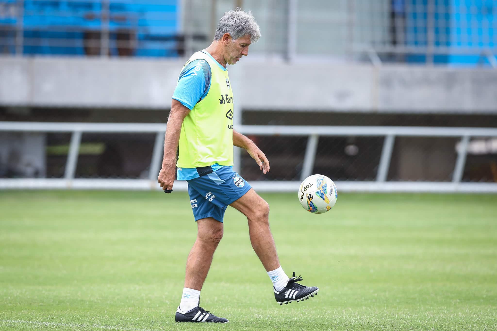 Renato roda elenco do Gr&ecirc;mio para jogo contra o Brasil, em Pelotas