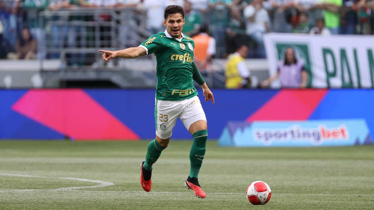 Palmeiras, embalado pela qualidade de Veiga, bate um corajoso Santos e vai entrando nos trilhos