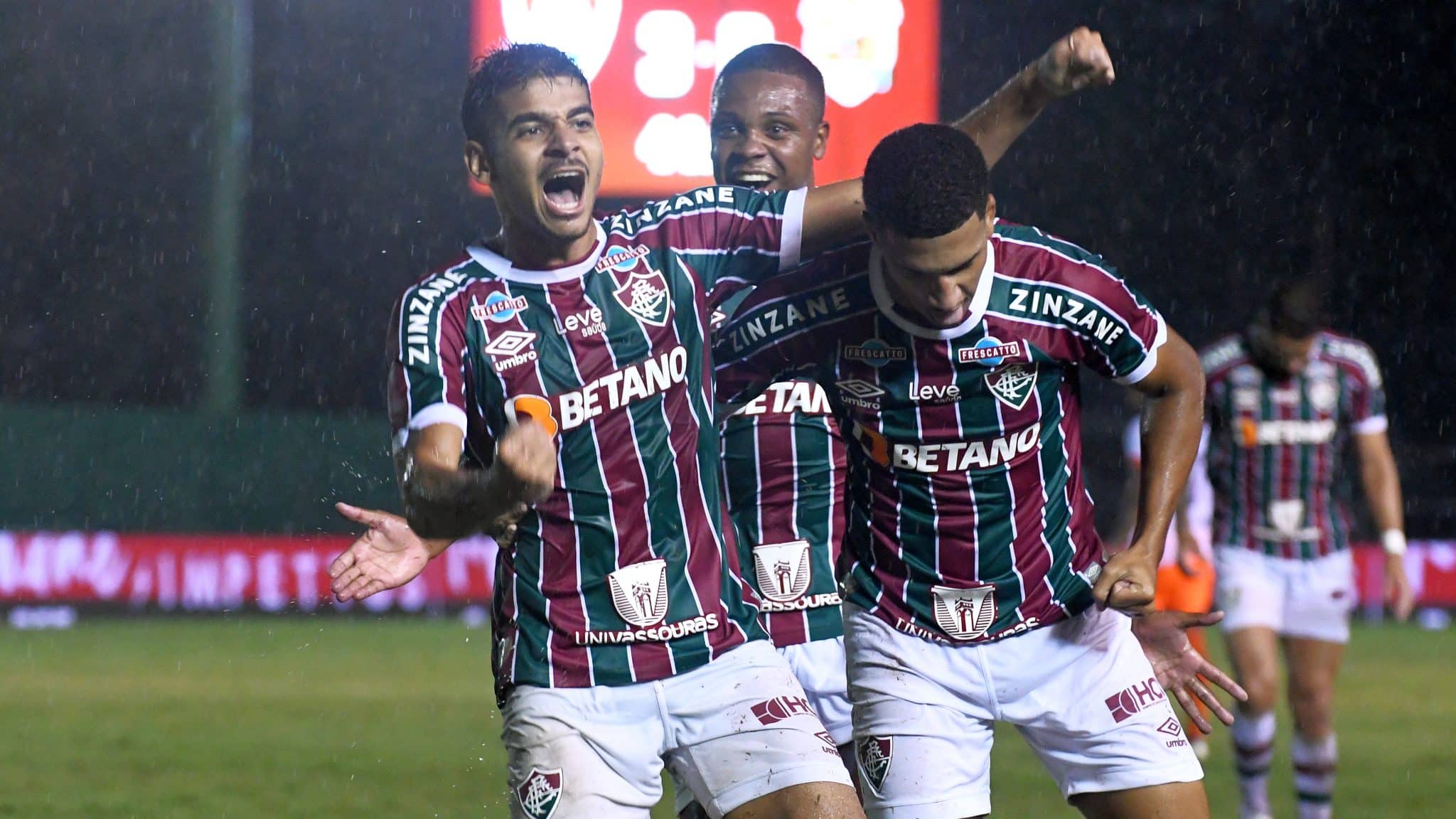 Xer&eacute;m brilha em estreia de Renato Augusto, Fluminense vence Nova Igua&ccedil;u e vira l&iacute;der no Carioca