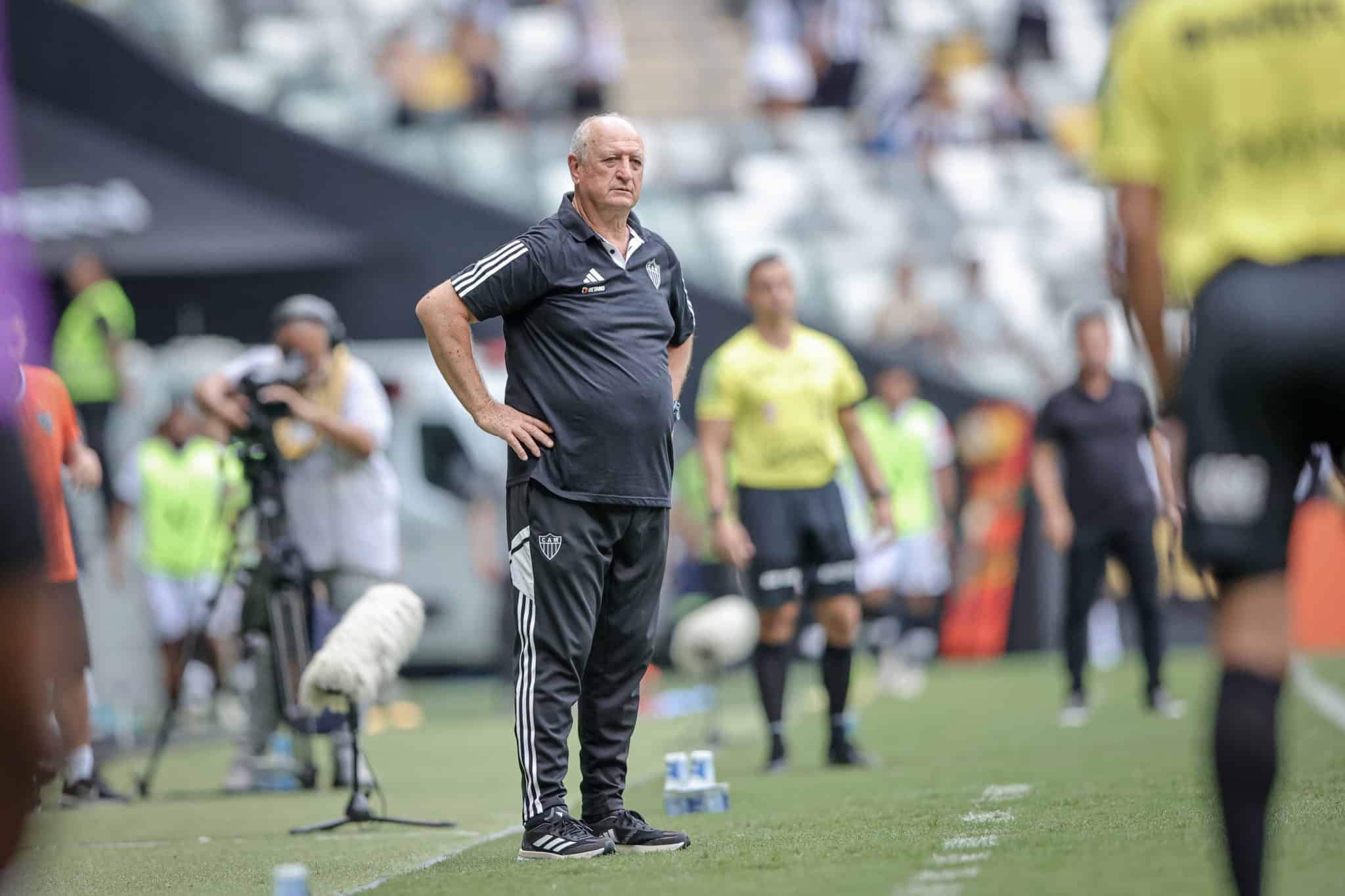 &lsquo;Ter jogador bom n&atilde;o &eacute; dor de cabe&ccedil;a&rsquo;: Felip&atilde;o n&atilde;o v&ecirc; problema em ter que fazer escolhas no Atl&eacute;tico-MG