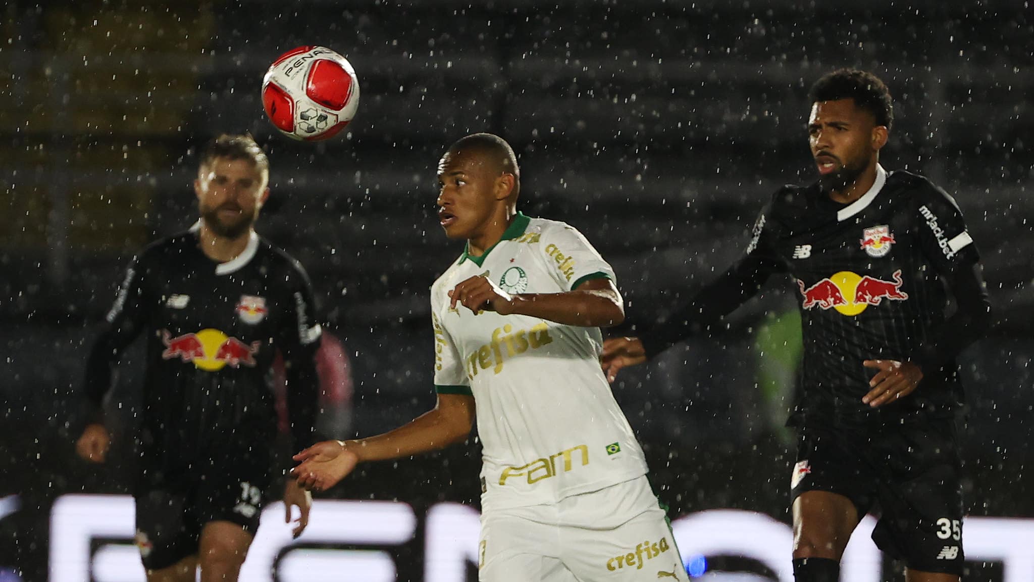 &lsquo;Acabou a base, n&atilde;o jogam mais contra moleques de 17 anos&rsquo;: Abel elogia, mas alerta crias do Palmeiras