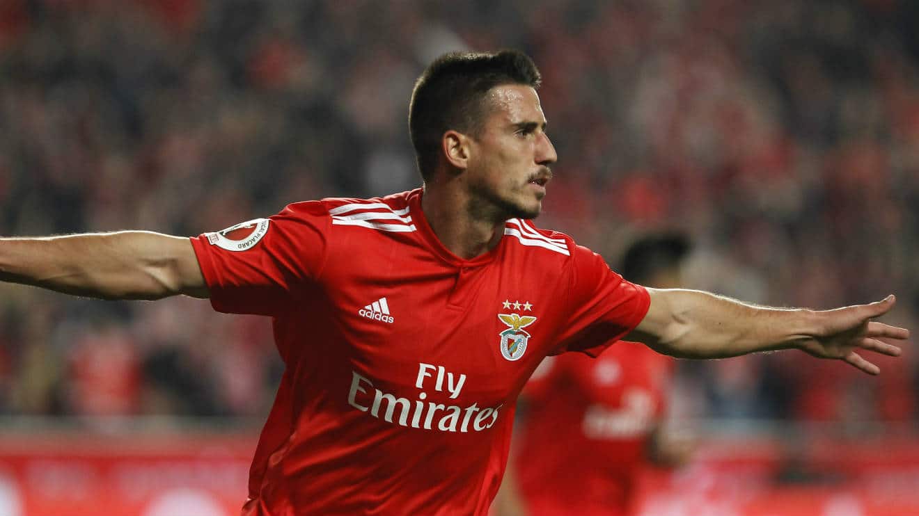 Gabriel Pires disputou 100 jogos pelo Benfica entre 2018 e 2021, e saiu ap&oacute;s briga com Jorge Jesus - Foto: Reprodu&ccedil;&atilde;o/SL Benfica