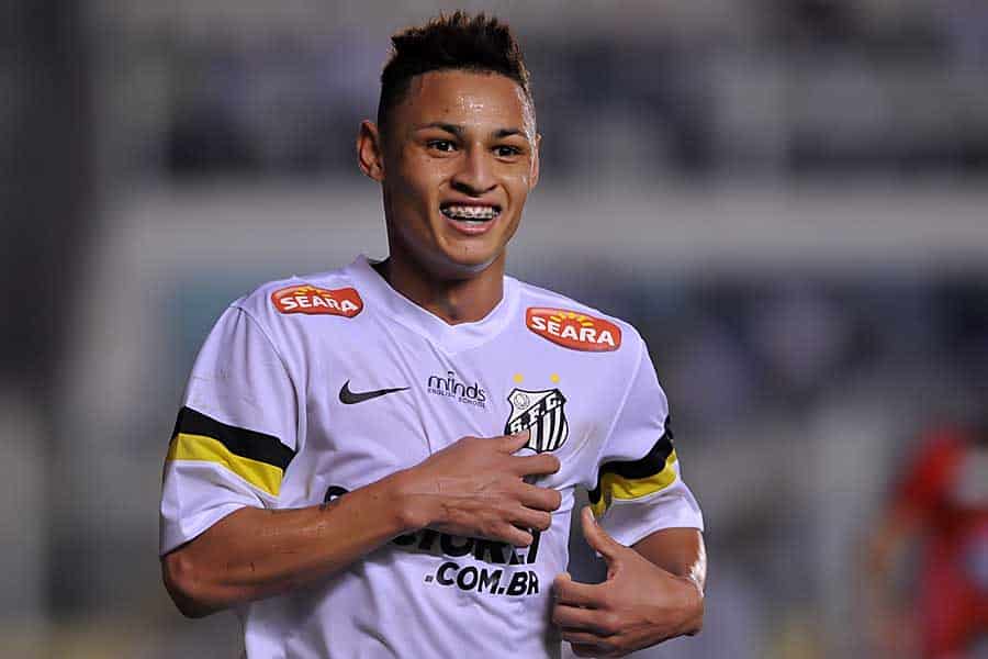 Neilton na base do Santos