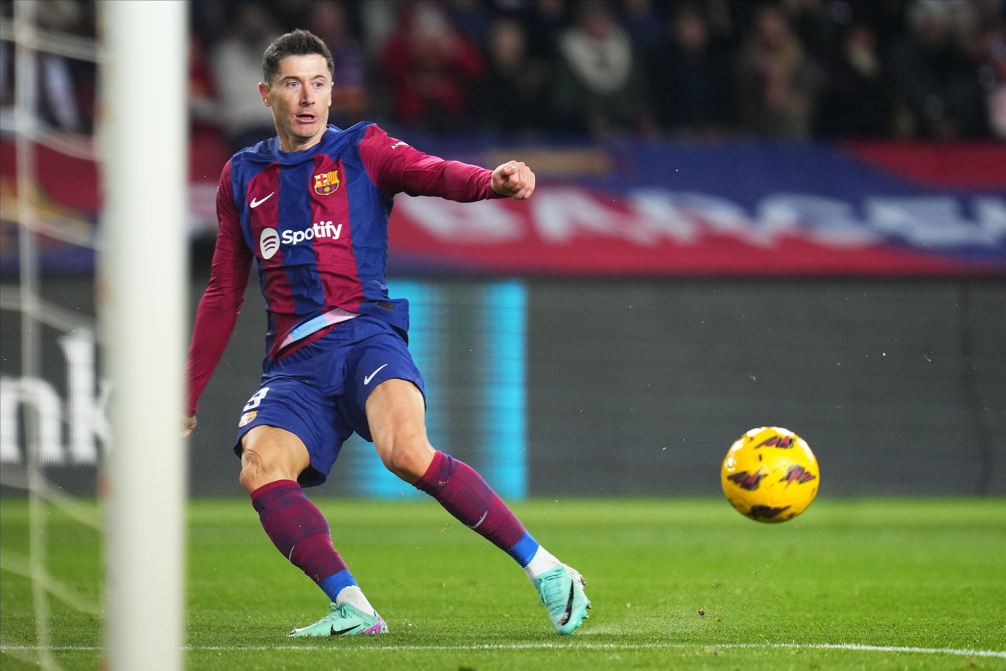 Com Vitor Roque relacionado, Barcelona tenta seguir perseguindo l&iacute;deres da La Liga diante do Las Palmas