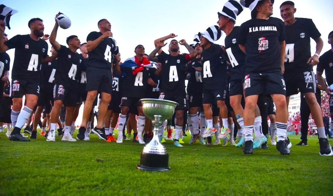 Deportivo Riestra, clube que estrear&aacute; na elite da Argentina, tem a pr&eacute;-temporada mais ex&oacute;tica que voc&ecirc; j&aacute; viu