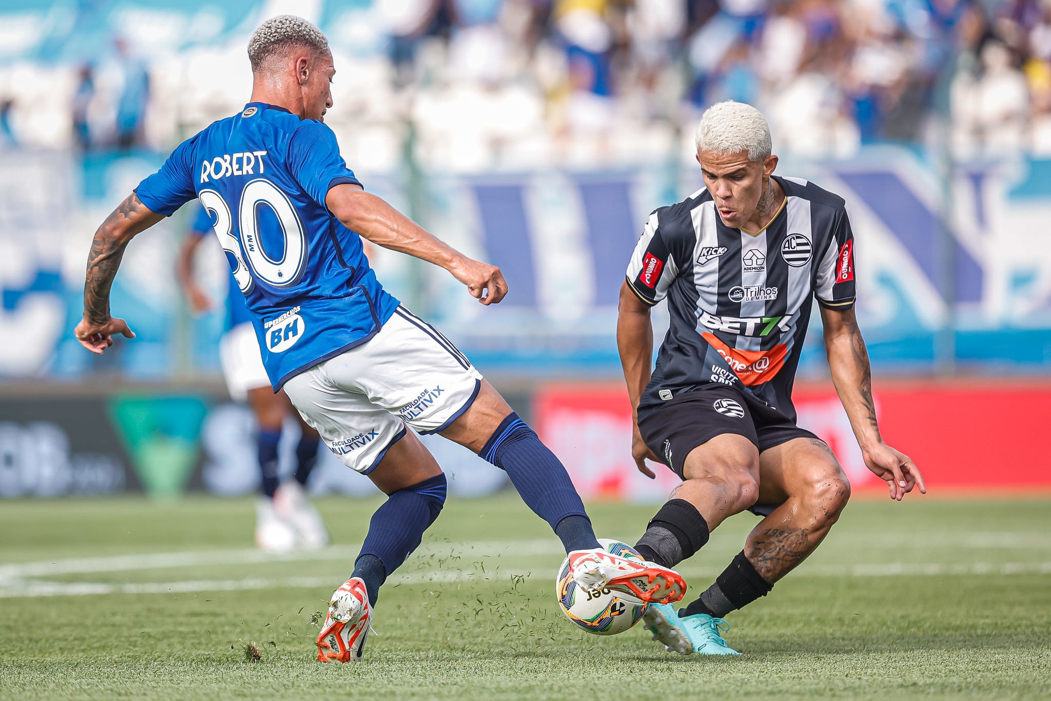 Ex-Cruzeiro, Wallisson, volante do Athletic, enfrentou a equipe que defendeu durante boa parte de 2023