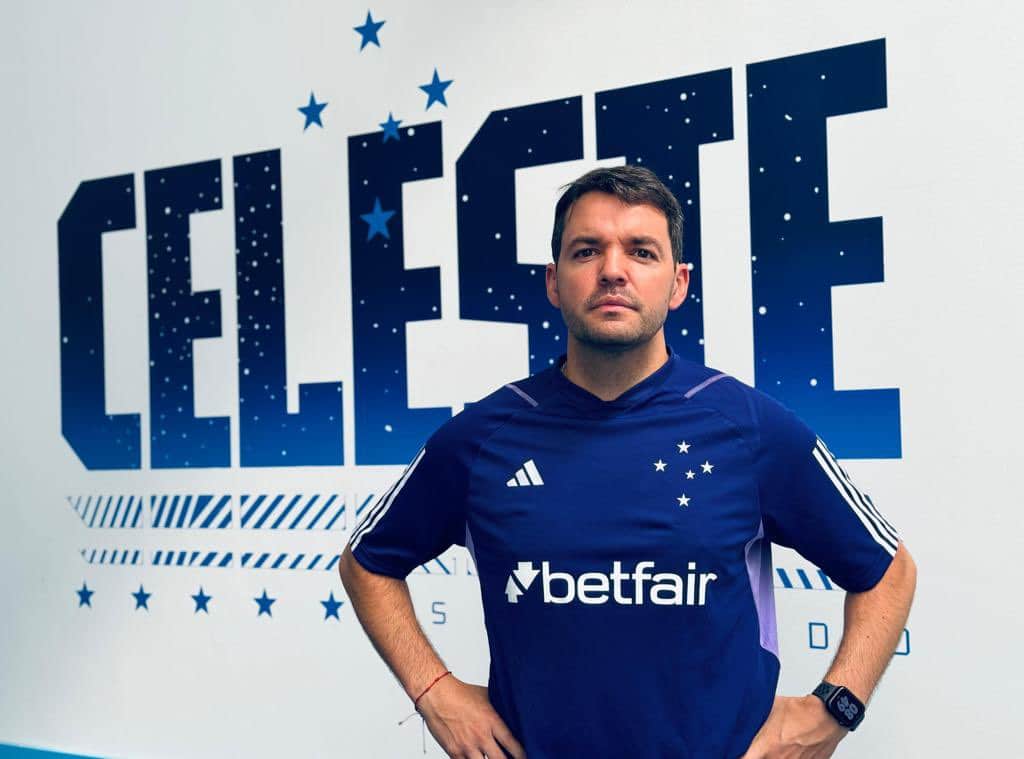 Larcam&oacute;n se sente privilegiado de treinar o Cruzeiro e analisa elenco, refor&ccedil;os e desafios