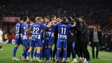 &Eacute; s&oacute; cruzar que &eacute; gol: Sevilla leva balde de &aacute;gua fria do Alav&eacute;s nos acr&eacute;scimos e aumenta drama em LaLiga