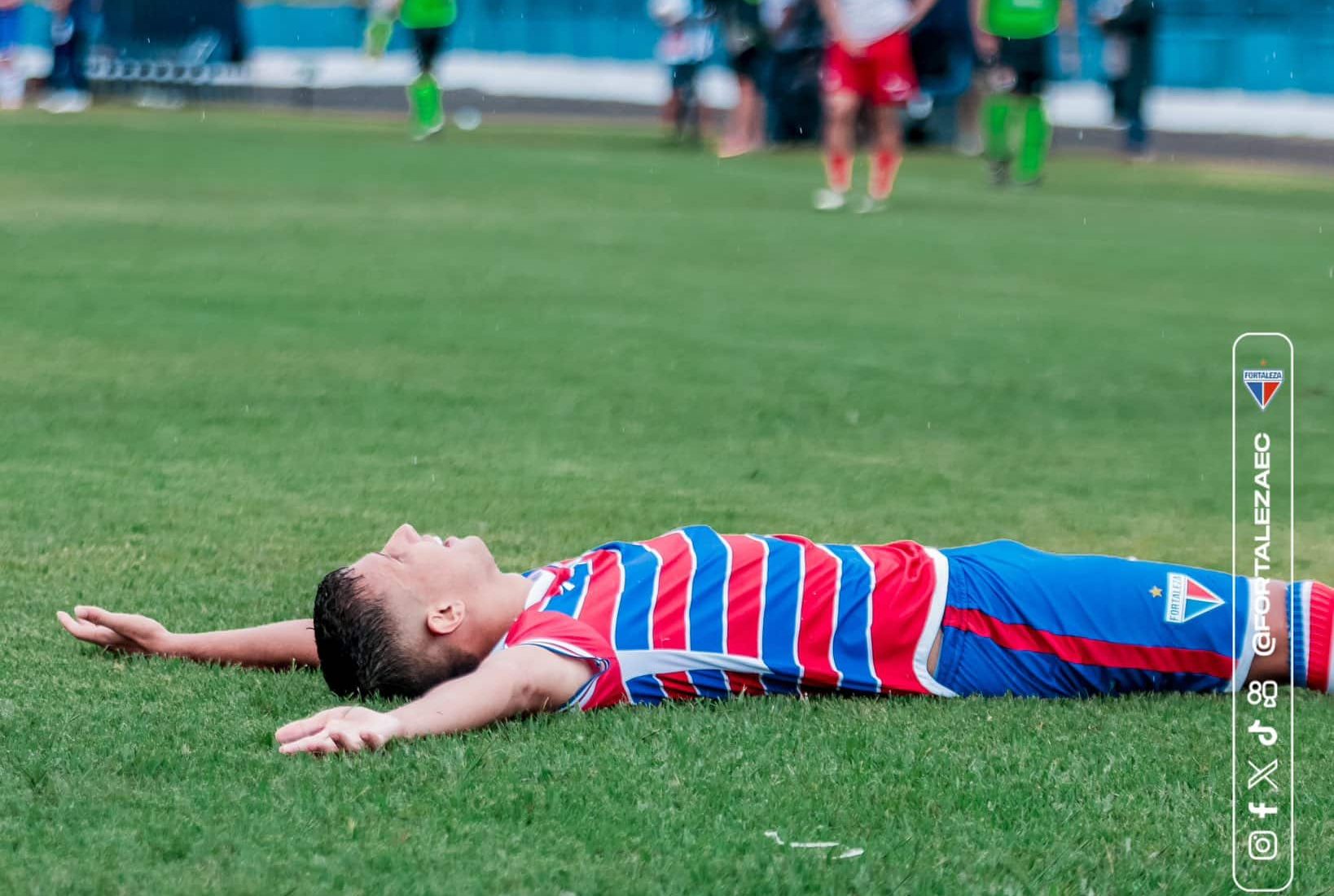 Internacional n&atilde;o v&ecirc; a cor da bola e &eacute; eliminado na Copinha com show do Fortaleza