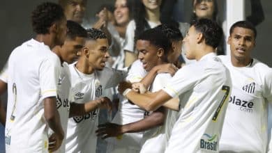Com show de bolivianos, Santos goleia S&atilde;o Bernardo, mant&eacute;m 100% e se classifica na Copinha