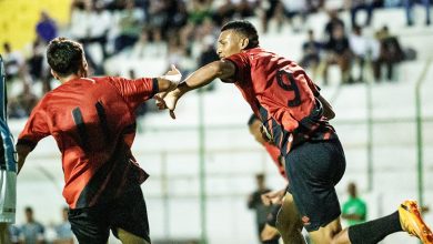 Em jogo de oito gols, Athletico-PR elimina mais uma vez o Gr&ecirc;mio da Copinha