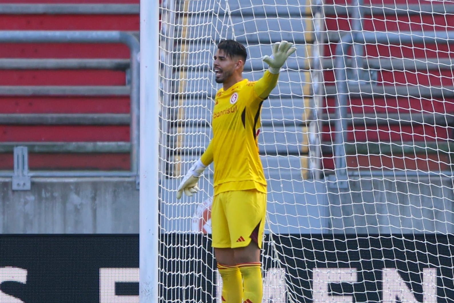 Fat&iacute;dica les&atilde;o de Ivan &eacute; o primeiro drama da temporada do Internacional