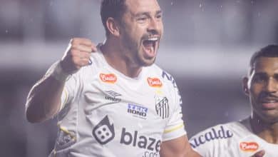 Em noite inspirada de Giuliano, Santos vence a Ponte Preta e &eacute; o &uacute;nico com 100% de aproveitamento no Paulist&atilde;o