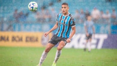 Braga insiste na contrata&ccedil;&atilde;o de zagueiro Gustavo Martins, mas Gr&ecirc;mio faz jogo duro