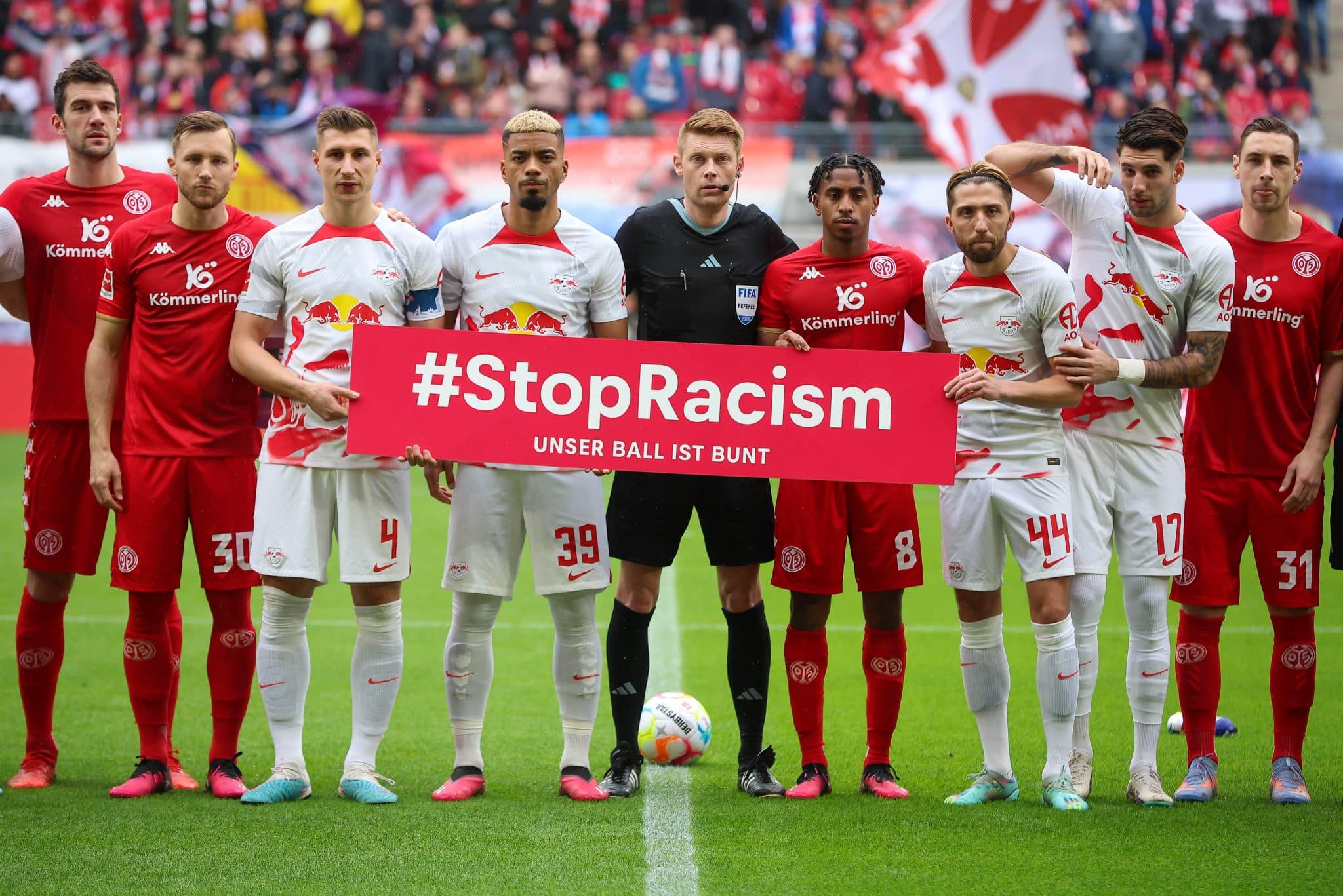 &lsquo;Inaceit&aacute;vel&rsquo;: Leipzig n&atilde;o tolera coment&aacute;rios racistas e dispensa dois jogadores do sub-19