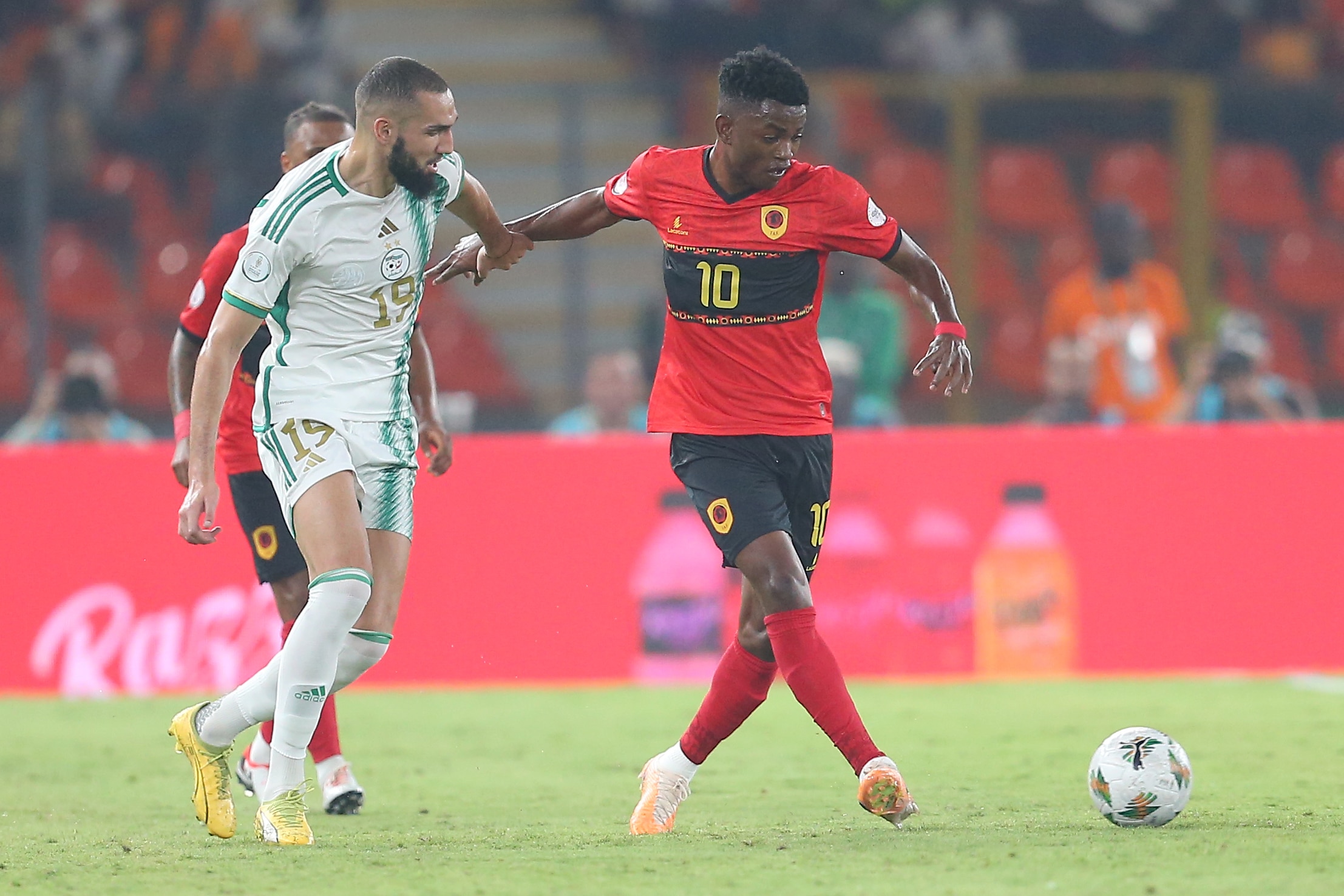 A Arg&eacute;lia bobeou no segundo tempo e cedeu um empate precioso para Angola na estreia da Copa Africana de Na&ccedil;&otilde;es