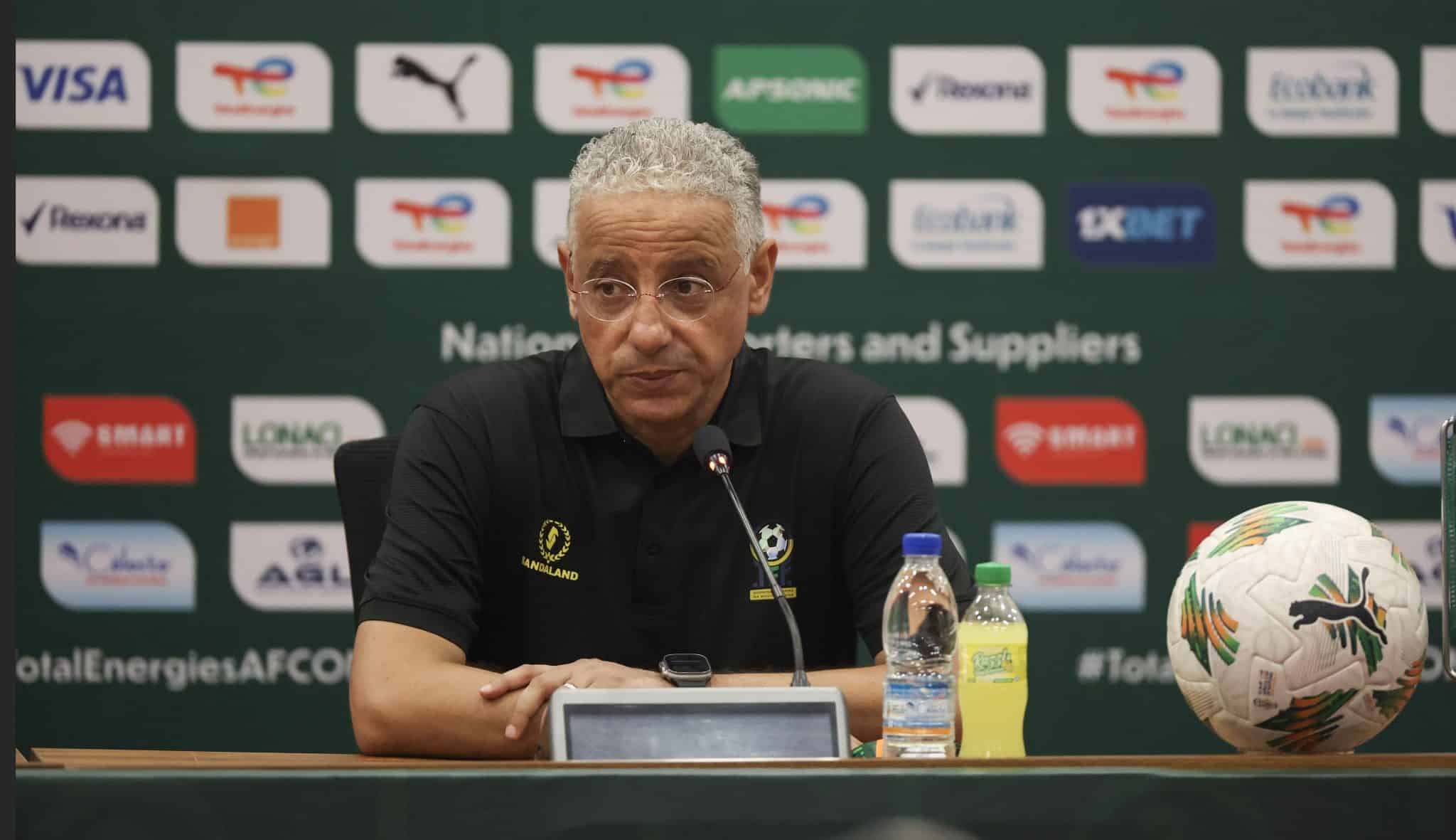 &lsquo;Escolhe at&eacute; os &aacute;rbitros&rsquo;: t&eacute;cnico da Tanz&acirc;nia &eacute; suspenso e afastado ap&oacute;s coment&aacute;rios sobre Marrocos