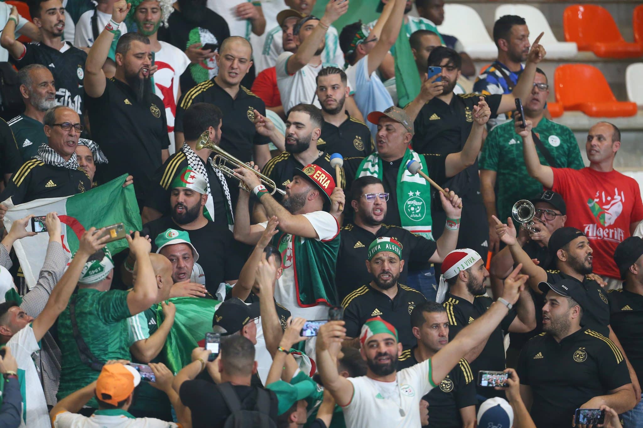 Torcedores da Arg&eacute;lia tentaram invadir hotel para bater em atletas ap&oacute;s queda na Copa Africana de Na&ccedil;&otilde;es