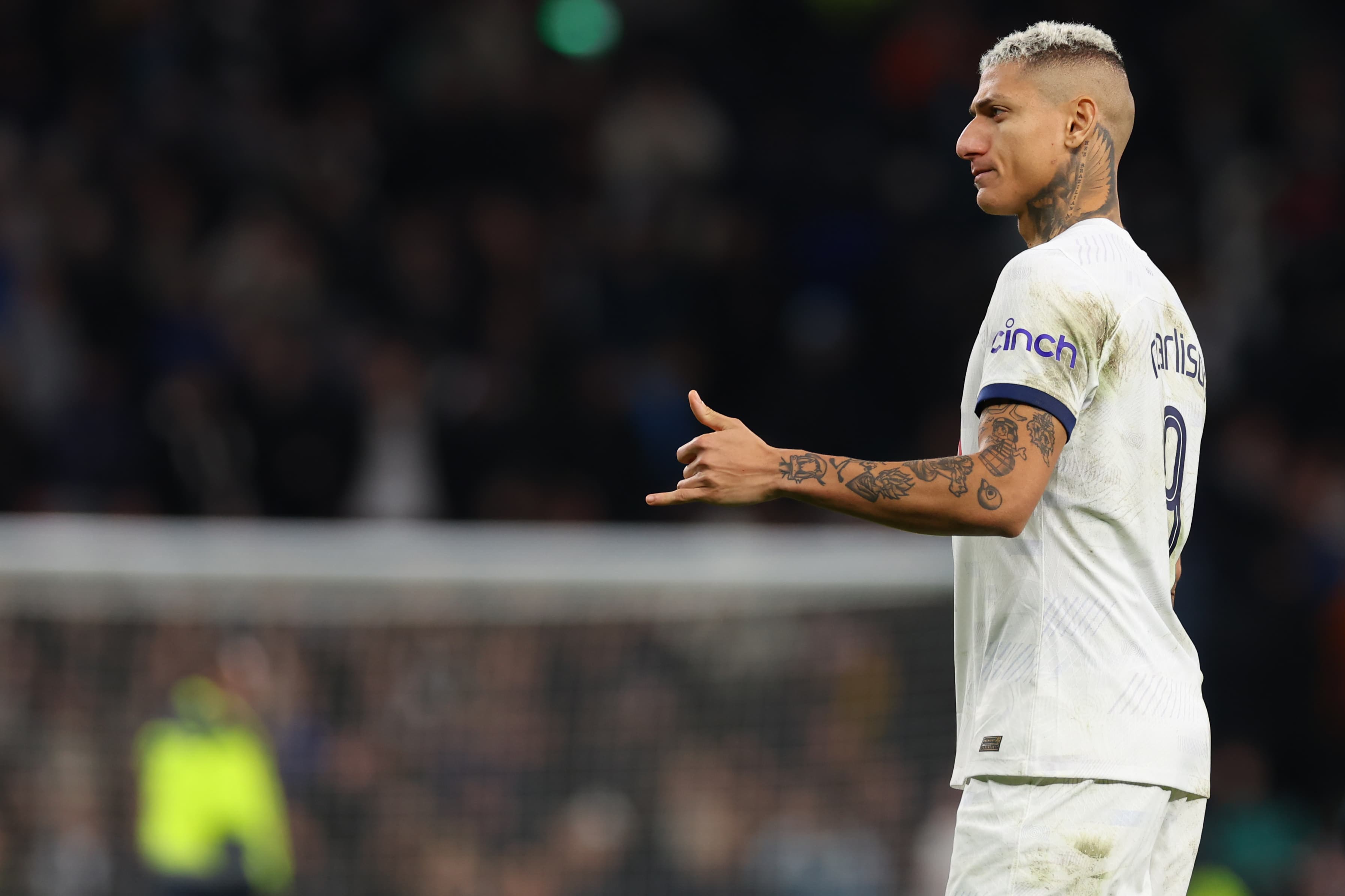 Tottenham quer usar a crise do Manchester United como degrau para voltar ao topo