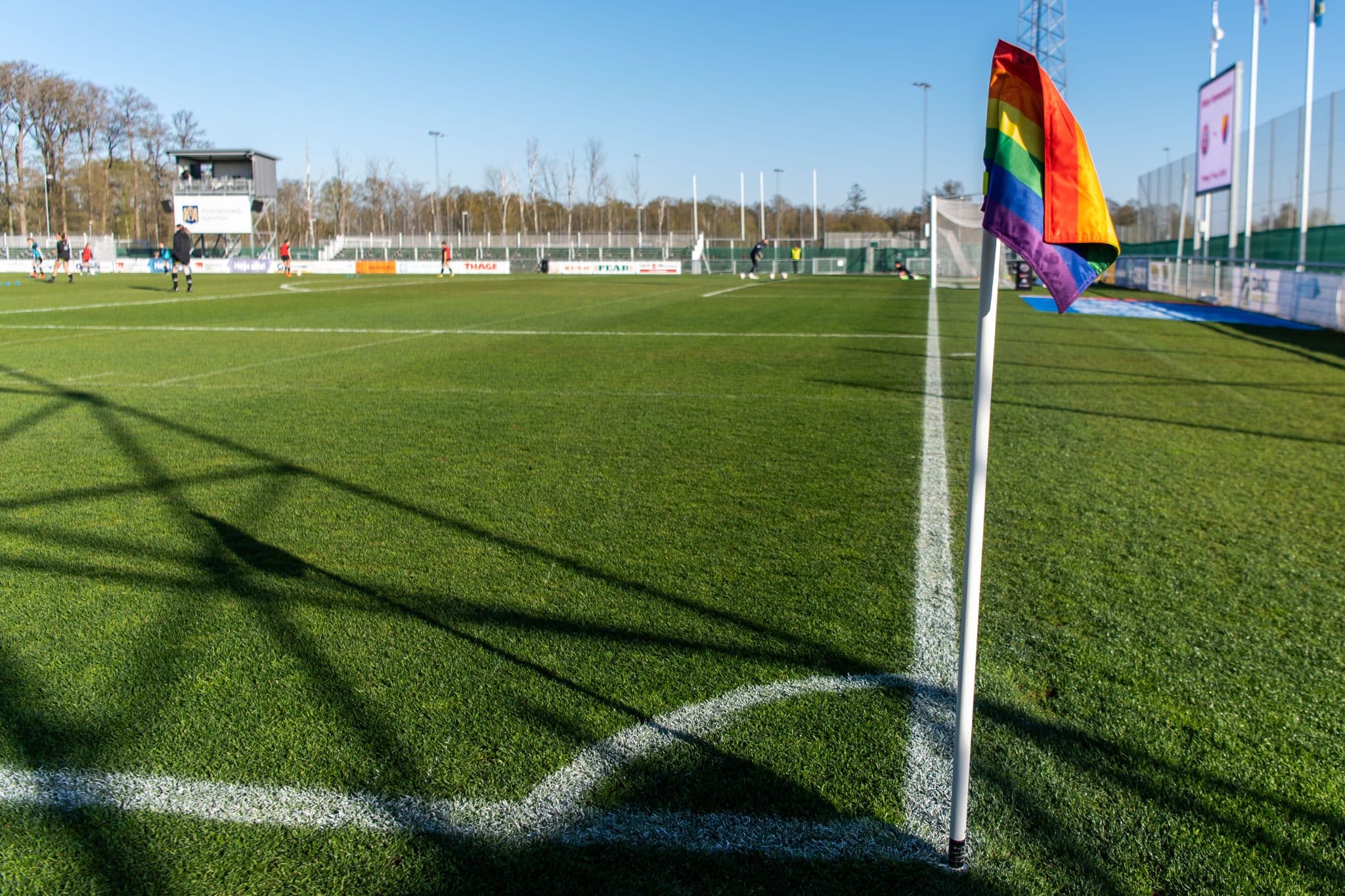 Casos de LGBTfobia caem em 2023, mas n&uacute;meros envolvendo agentes do futebol brasileiro&nbsp;ainda&nbsp;&eacute;&nbsp;alto