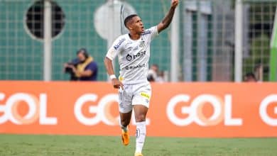 &lsquo;A gente sabe quem s&atilde;o os culpados&rsquo;: &Acirc;ngelo sofreu por queda do Santos e se &lsquo;assustou&rsquo; com Mbapp&eacute; na Fran&ccedil;a