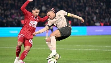 Sensa&ccedil;&atilde;o da Ligue 1, Brest freia Mbapp&eacute; e busca empate diante do l&iacute;der PSG com um gola&ccedil;o de cinema