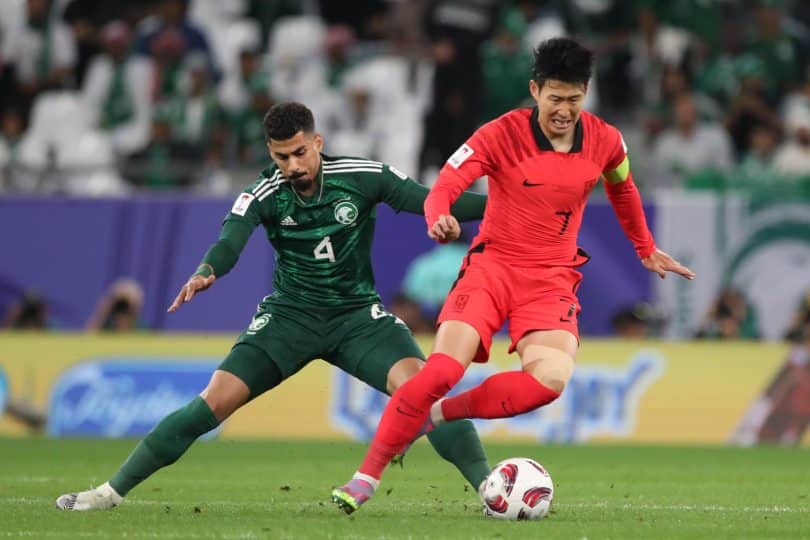 Coreia do Sul vai buscar classificação milagrosa na Copa da Ásia e goleiro reserva despacha Arábia Saudita