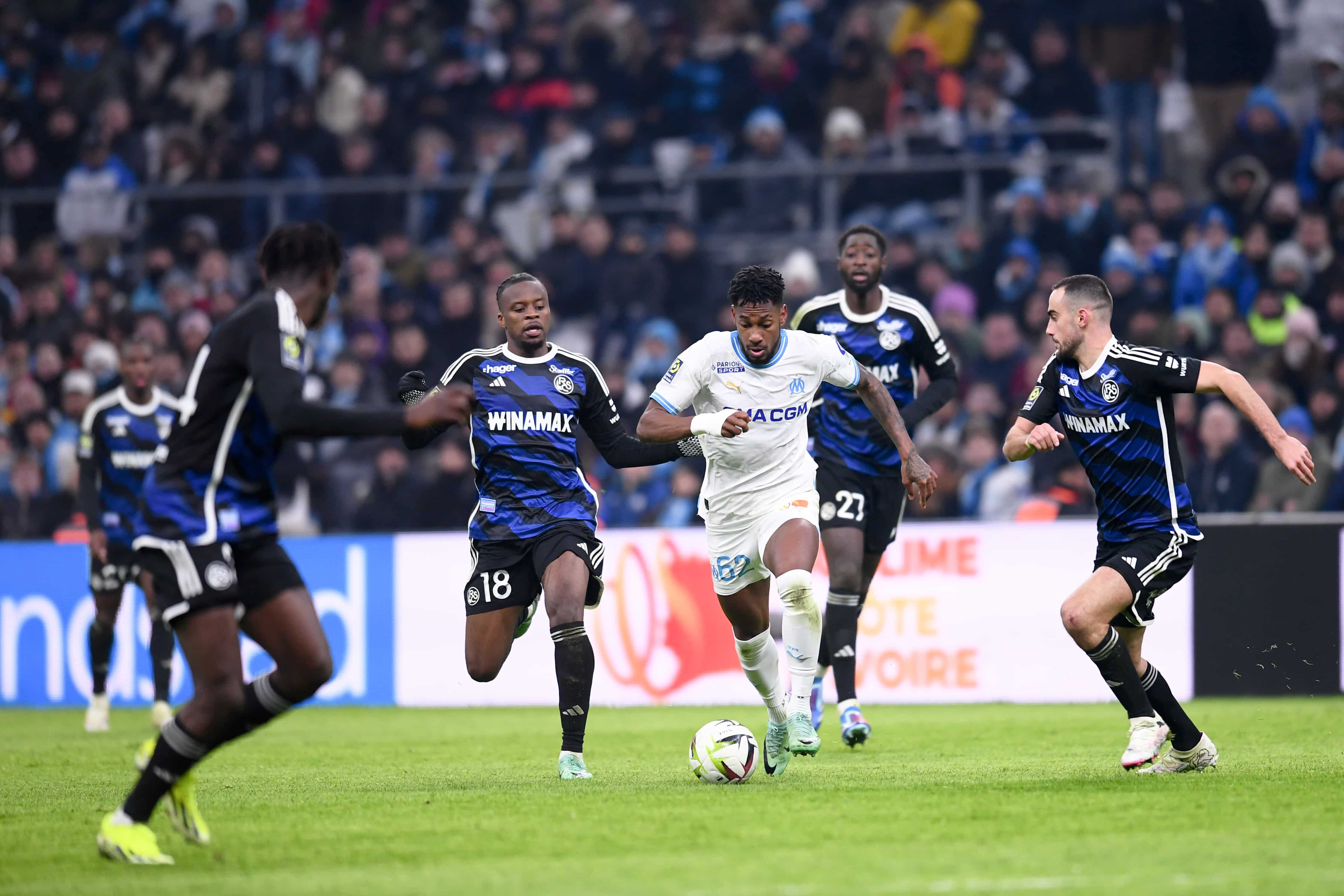 O Marseille at&eacute; abriu o placar no in&iacute;cio, mas sentou no resultado e cedeu o empate no apagar das luzes contra o Strasbourg