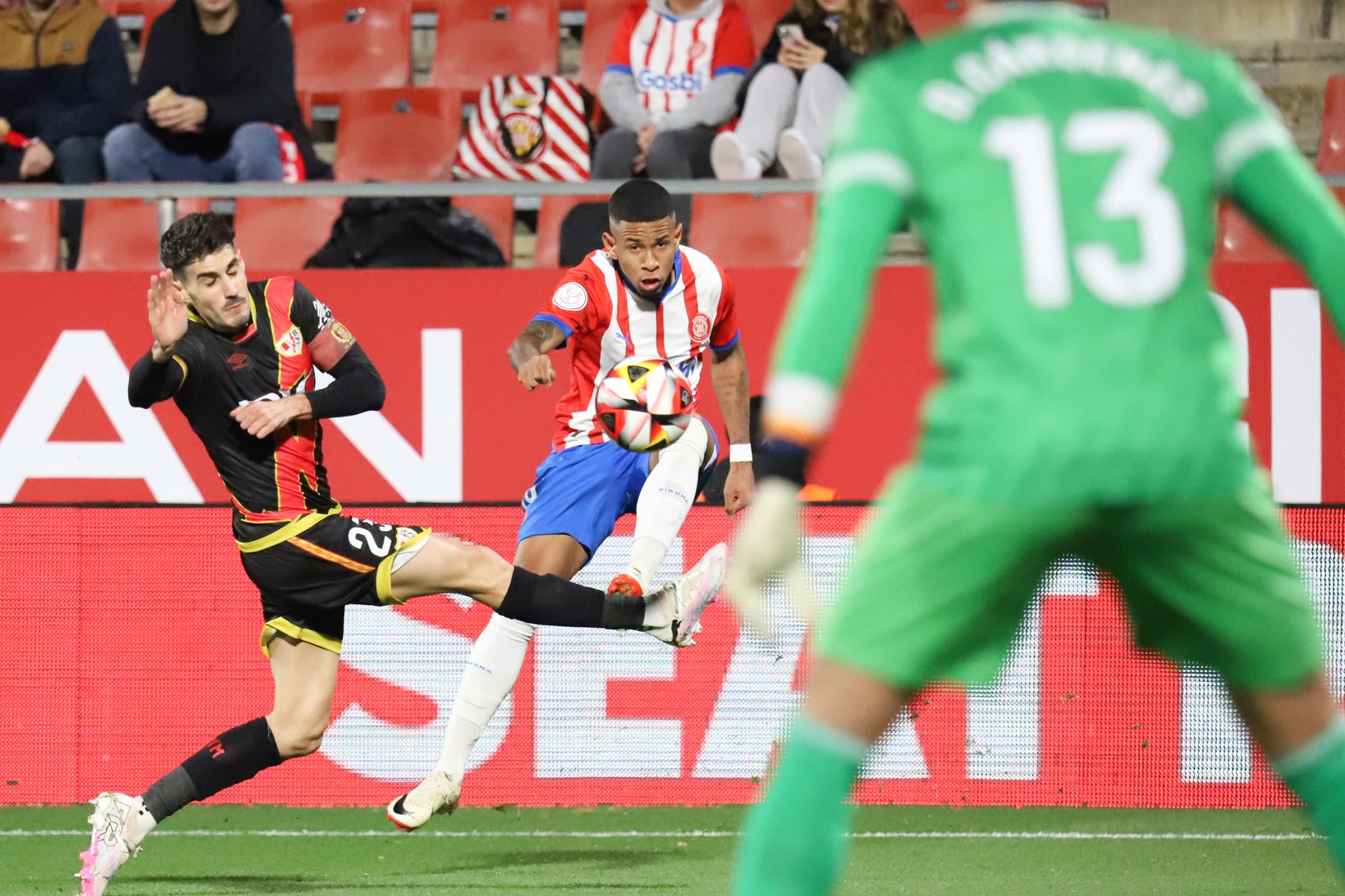 Com equipe mesclada, Girona bate Rayo Vallecano sem sustos e avan&ccedil;a na Copa do Rei